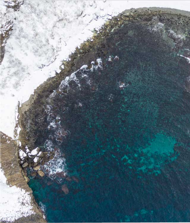 百色の青森　津軽海峡